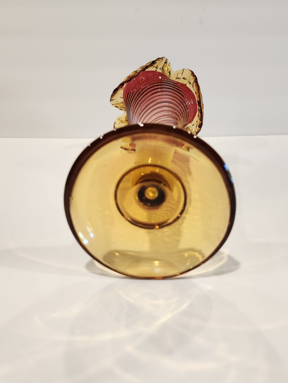 Vintage cranberry amberina trumpet vase with ruffled rim and swirl pattern - Picture 3 of 8